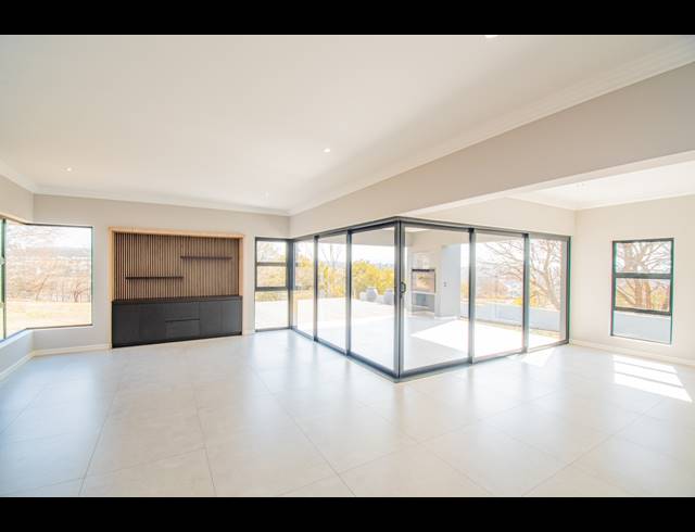 4 BEDROOM GATED ESTATE FOR SALE IN WATERLAKE FARM LIFESTYLE ESTATE